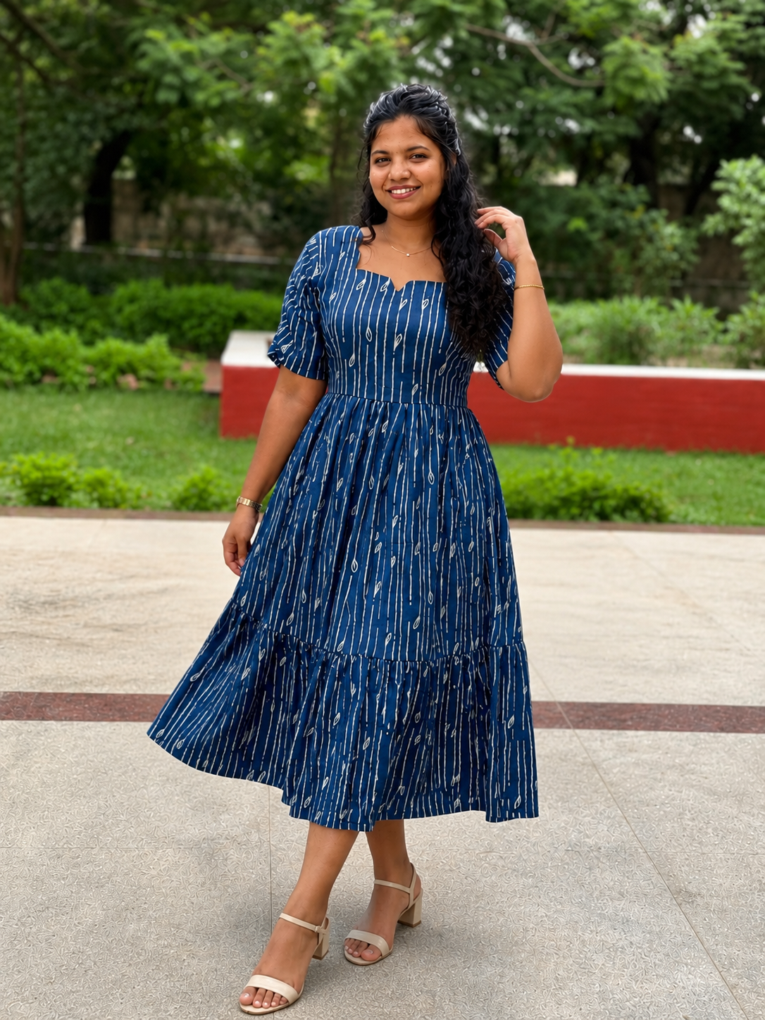 Indigo beauty in lines minimal floral 💯
